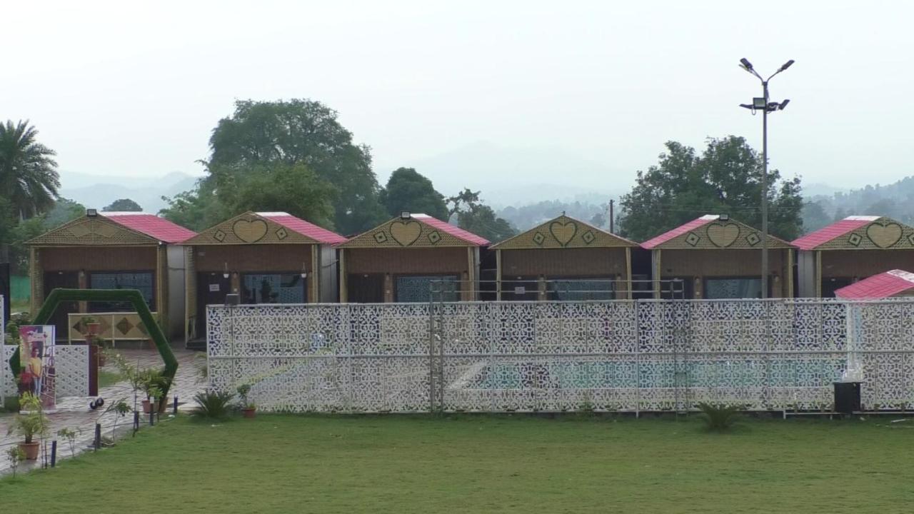 Midwaay Resort Patratu Luaran gambar